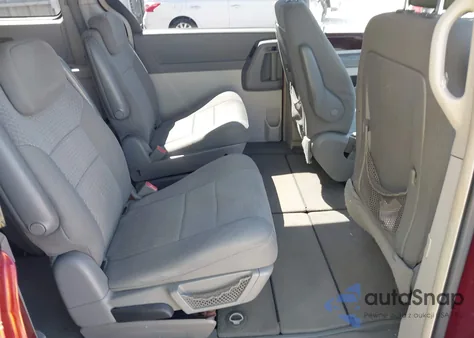 2010 Chrysler Town & Country Touring z USA, uszkodzony, nr VIN 2A4RR5D14AR492319